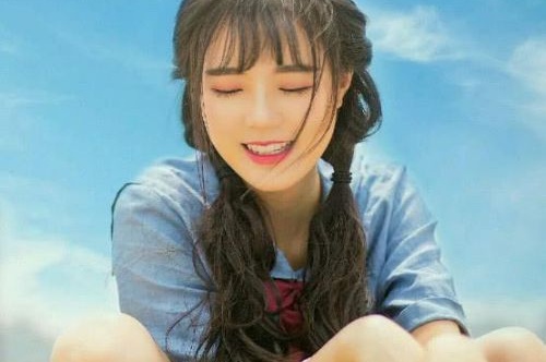 用html設(shè)計(jì)一個(gè)個(gè)人簡(jiǎn)歷網(wǎng)頁(yè)模板